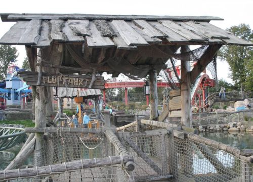 Der Ein- oder Ausstiegspunkt von der Floßfahrt Störtebekers Kaperfahrt.