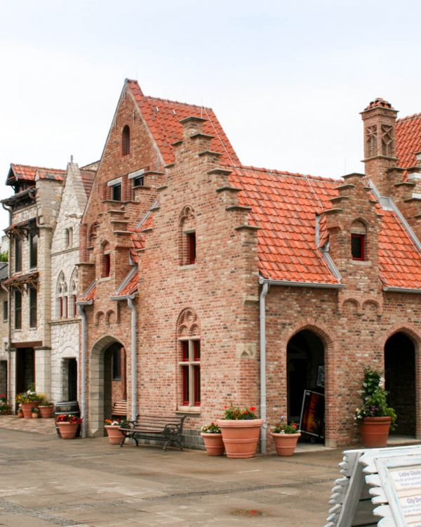 Dieses Gebäude stammt aus Belgien. Es zeigt ein Eckgebäude der Gruuthusestraat.