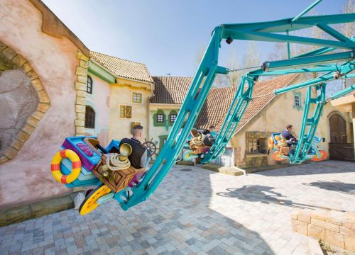 Die Boote von Barcos del Mar können über das Lenkrad nach oben oder unten gesteuert werden.