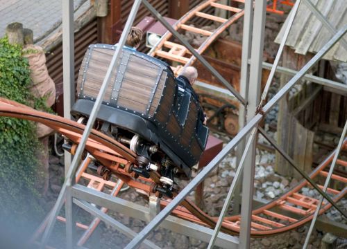 In der Attraktion Crazy Mine überraschen Loren mit rasanten Tempo mit schnellen Richtungswechseln.