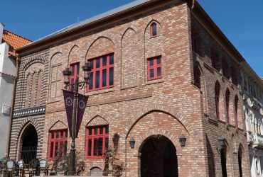 Die Arkaden der HANSE in EUROPA. Gebäude steht in Stralsund und ist das Rathaus am Alten Markt.