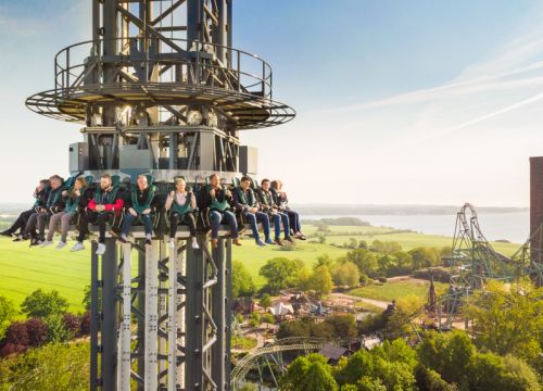 Die Gondel des HIGHLANDER fährt nach oben. Im Hintergrund sind Meer, Felder und Schwur des KÄRNAN.