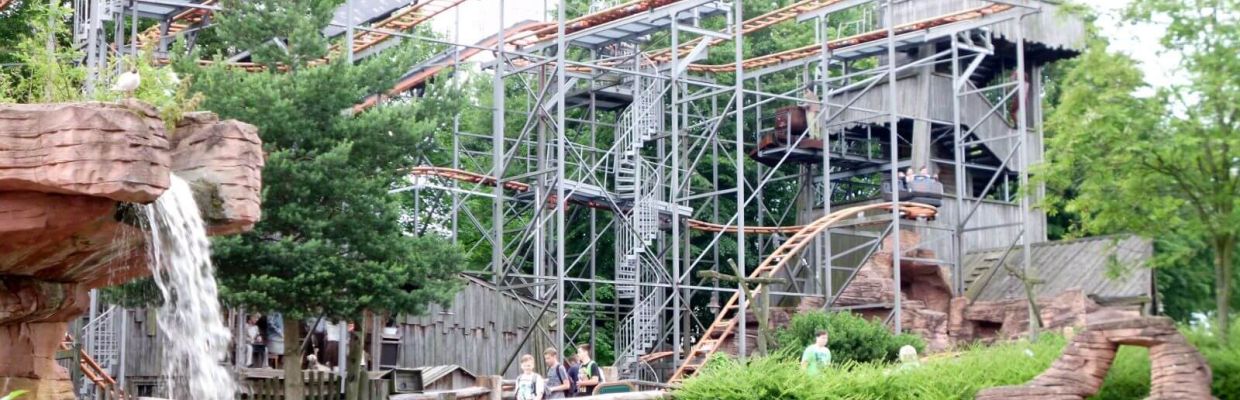 Aus Richtung des Miner’s Camp kann man – auch beim Wasserfall – auf die Attraktion Crazy Mine sehen.