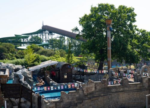 Awildas Welt von oben betrachtet. Mit Awildas Abenteuerfahrt und Awildas Ausguck.