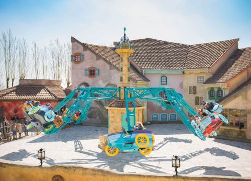 Die Boote können sich unabhängig voneinander in der Attraktion Barcos del Mar auf und ab bewegen.