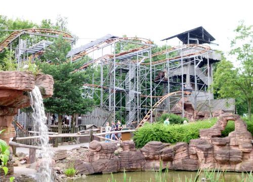 Aus Richtung des Miner’s Camp kann man – auch beim Wasserfall – auf die Attraktion Crazy Mine sehen.