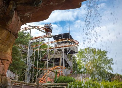 Aus Richtung des Miner’s Camp kann man – auch beim Wasserfall – auf die Attraktion Crazy Mine sehen.