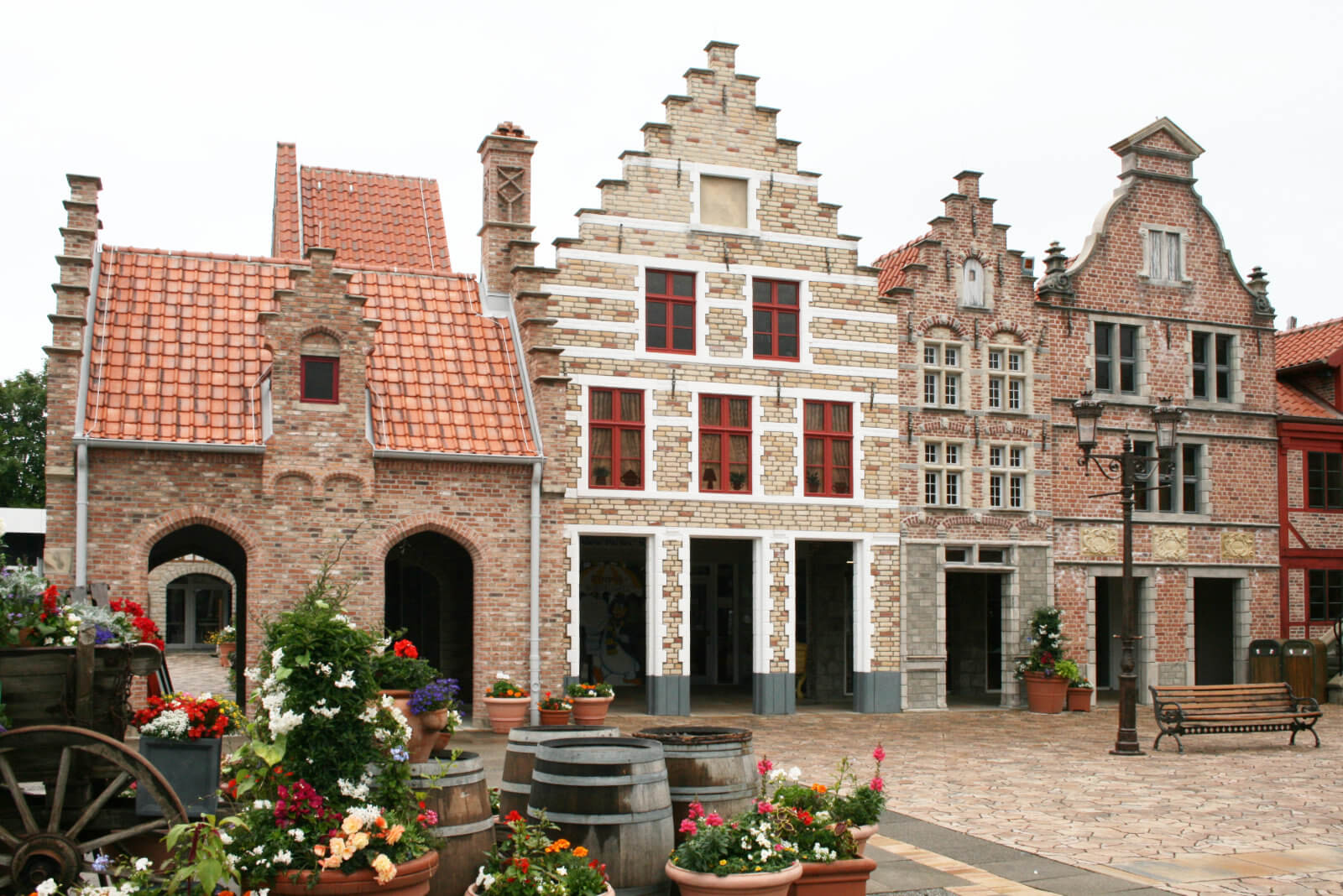 Die Arcaden aus Brügge. Unter diesen befindet sich der Eingang des HANSE-Kontors.