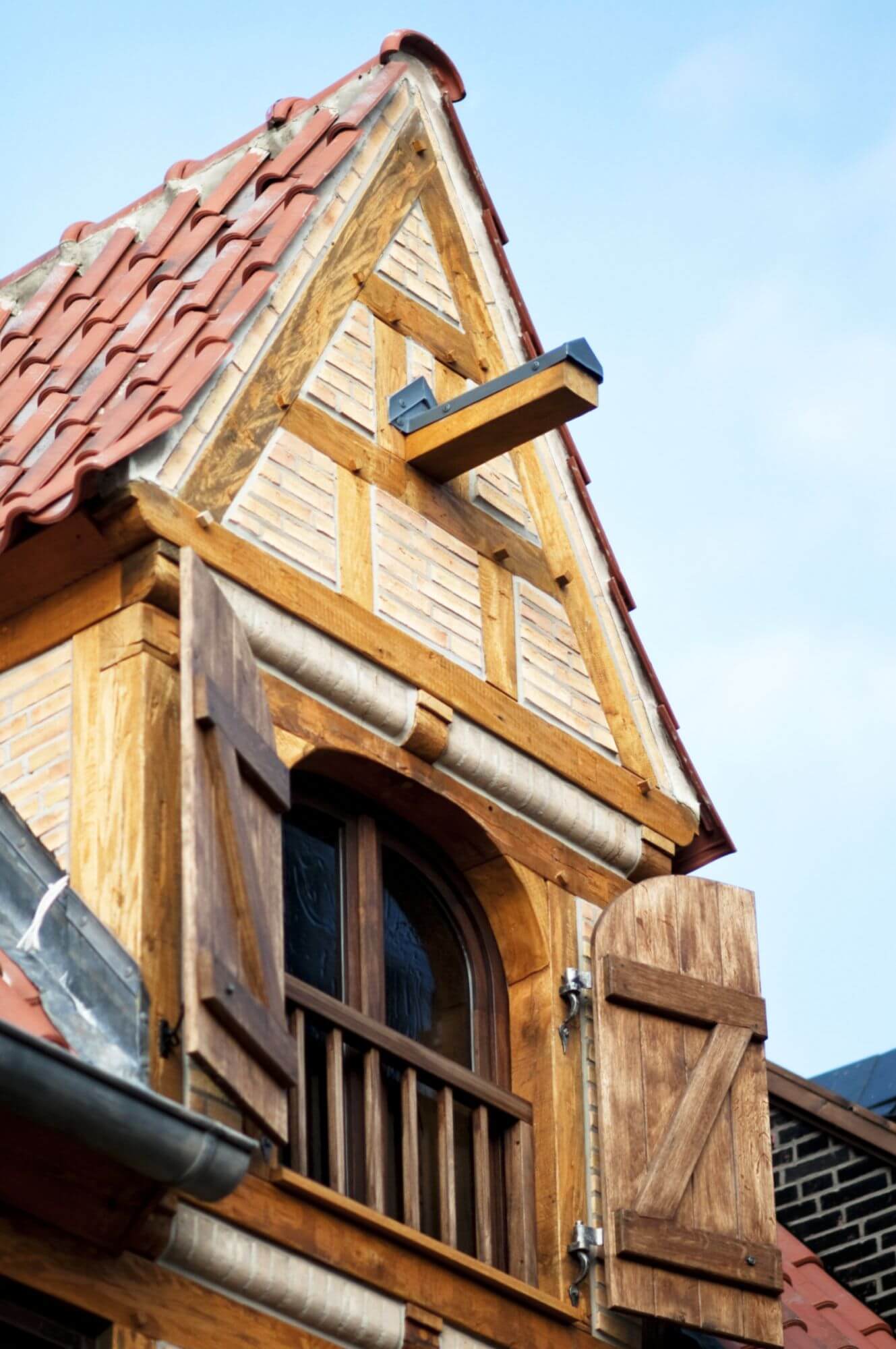 Giebel des Gebäudes Wildersgade aus Kopenhagen, mit Tür und einer Möglichkeit für eine Seilwinde.