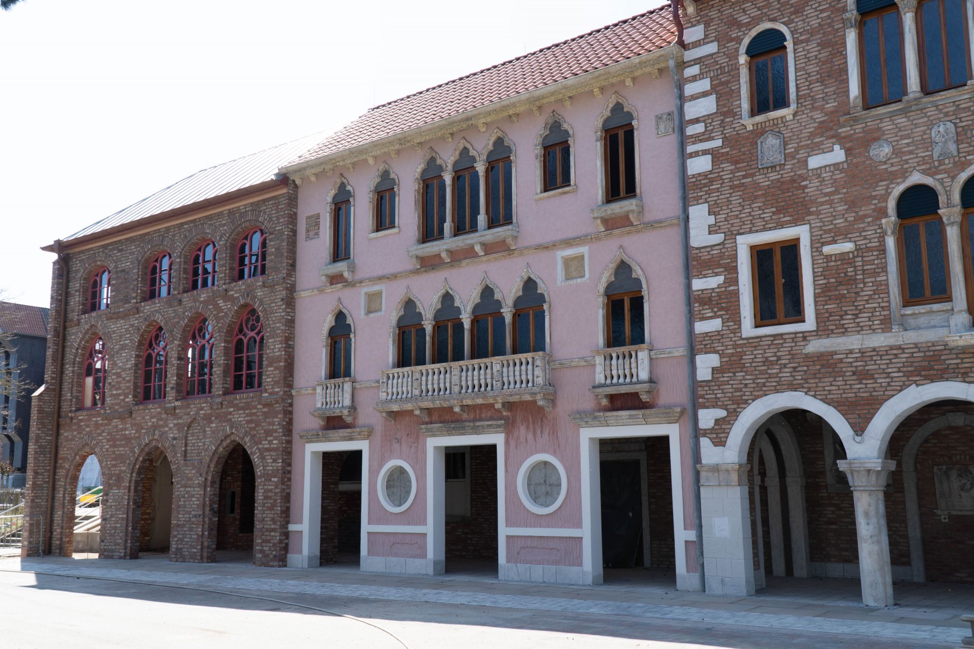 Die Arkaden der HANSE in EUROPA. Hier die drei Gebäude aus Stralsund und Venedig.