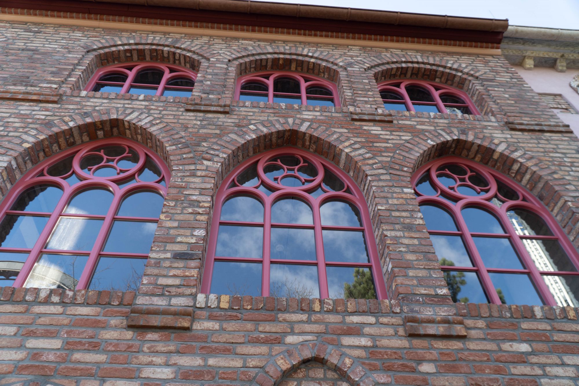Die Arkaden der HANSE in EUROPA. Die Fenster des Rathauses von Stralsund im Detail.